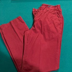 Vineyard vines khakis, slim fit breaker pant, in the sizing 30x32